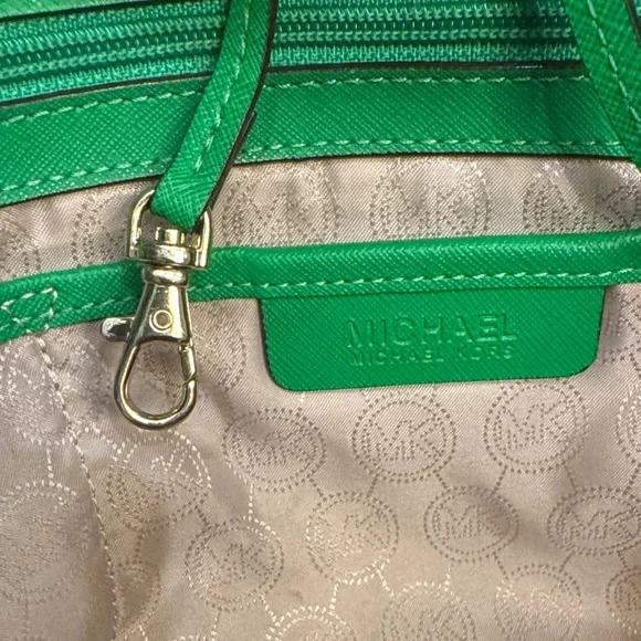 Michael Kors Bright Green Saffiano Tote with Gold Hardware - Picture 9 of 15